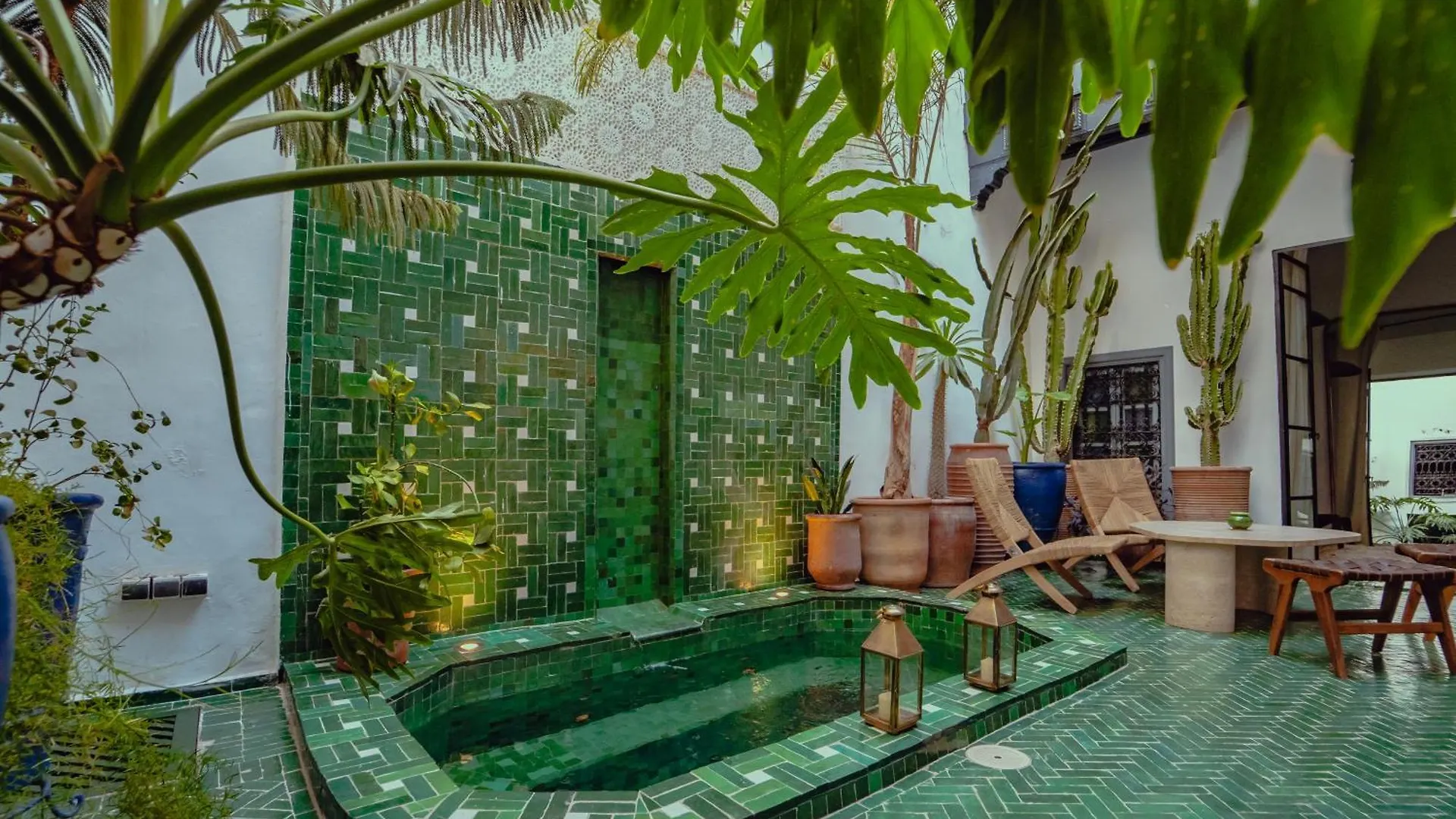 Riad La Smala contacts